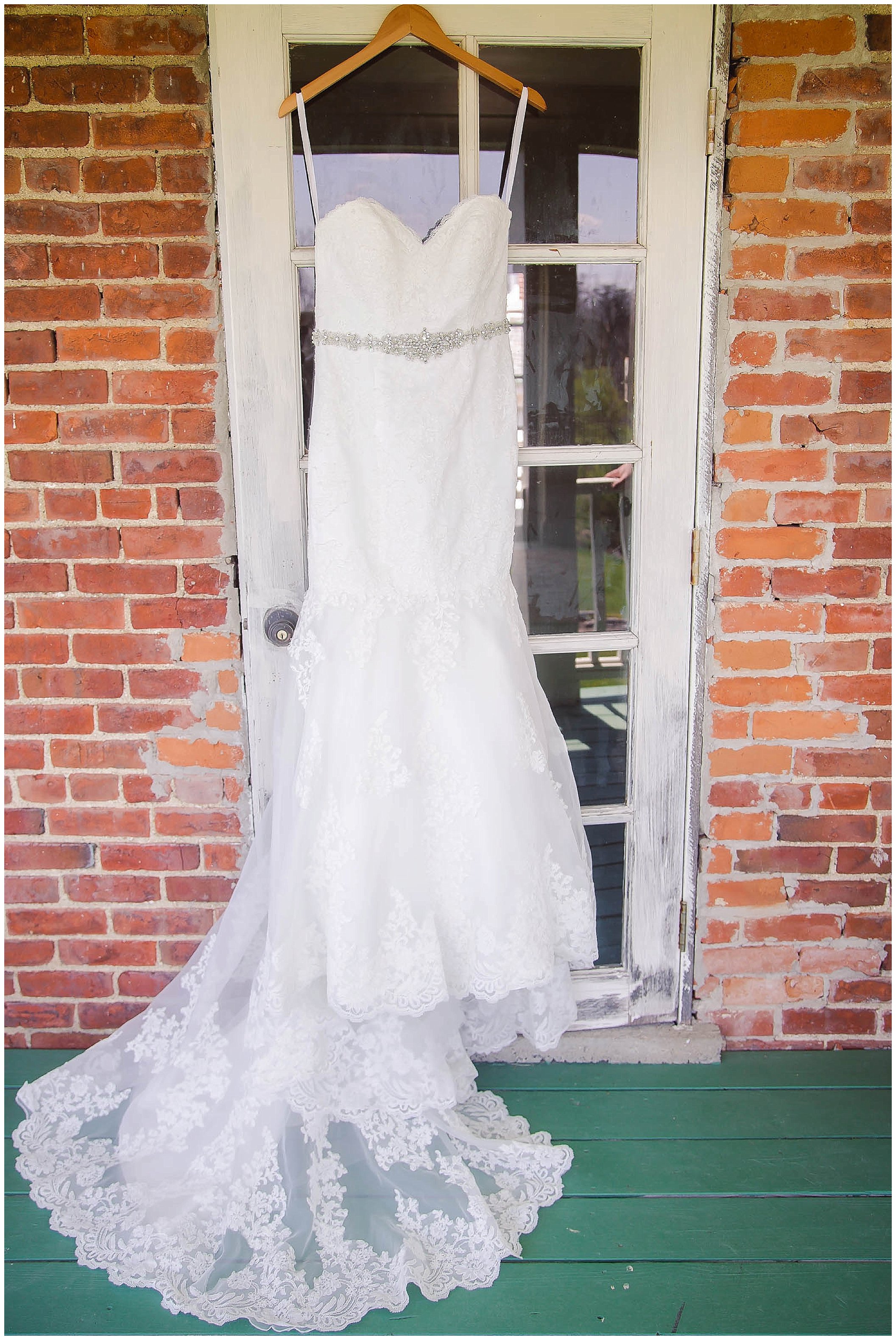 Indiana Wedding Photographer, Marian Hills Farm in Fort Wayne, Indiana_0013.jpg