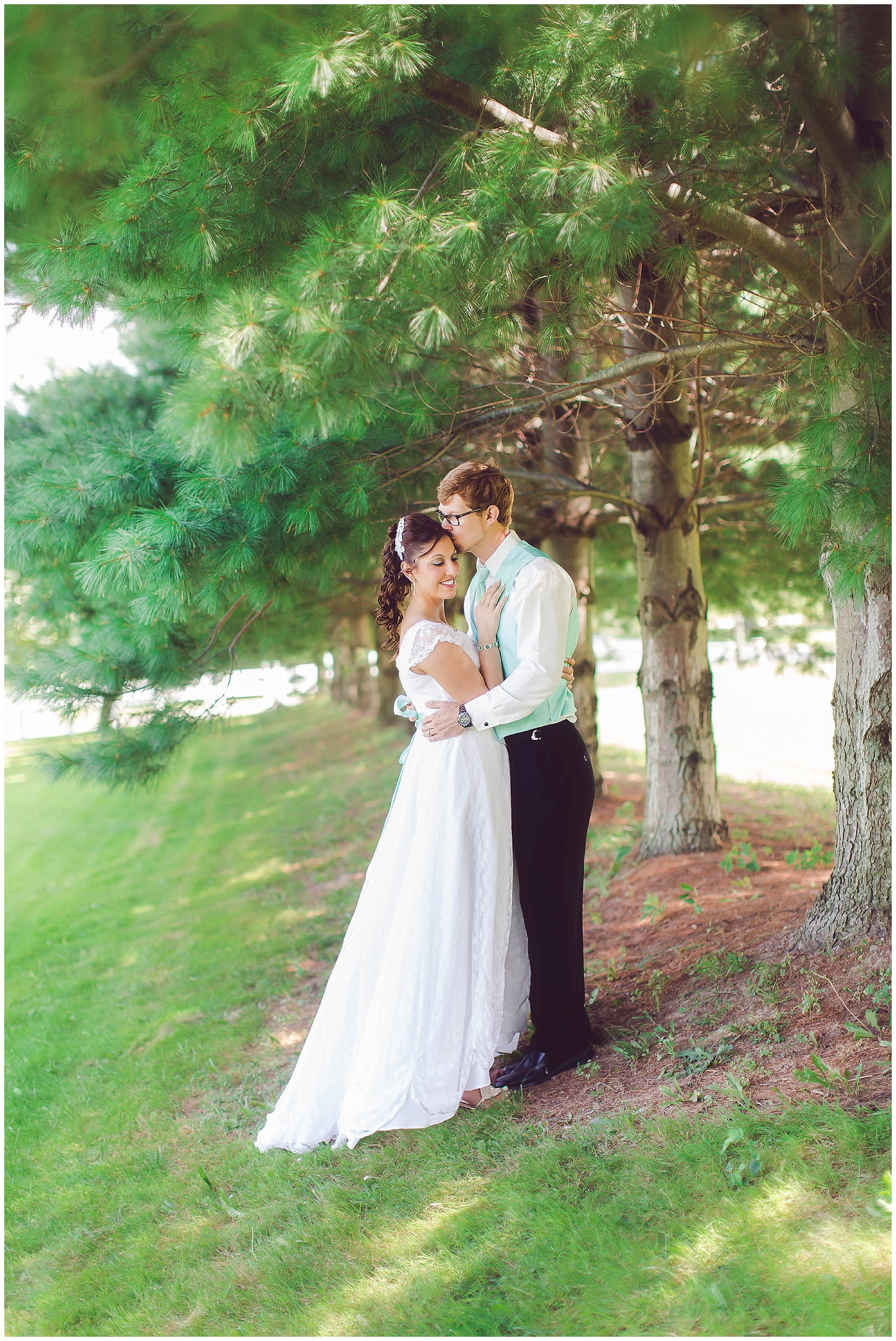 Oakwood Resort boat wedding at Wawasee Lake, Syracuse Indiana Wedding Photographer_0007.jpg