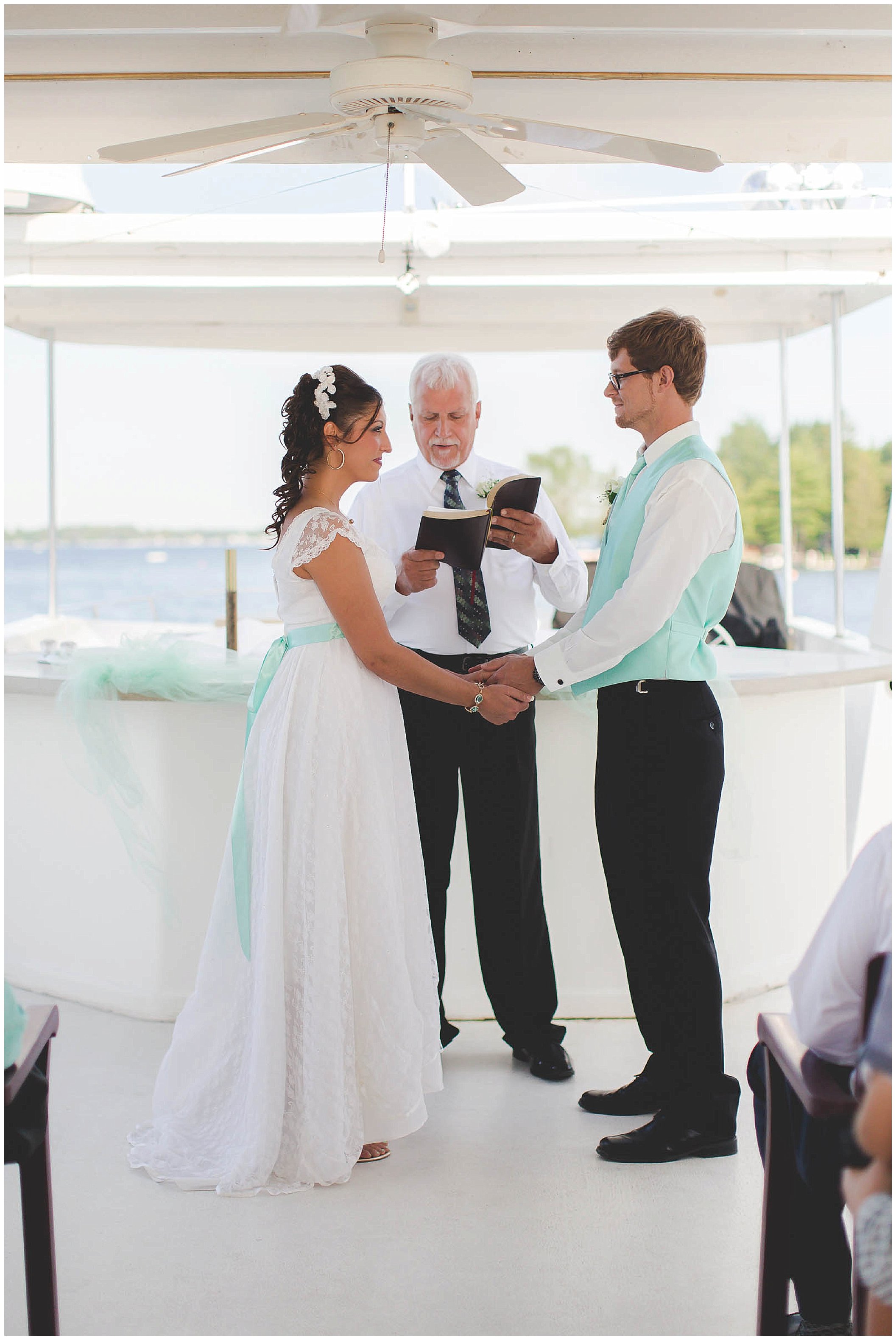 Oakwood Resort boat wedding at Wawasee Lake, Syracuse Indiana Wedding Photographer_0038.jpg