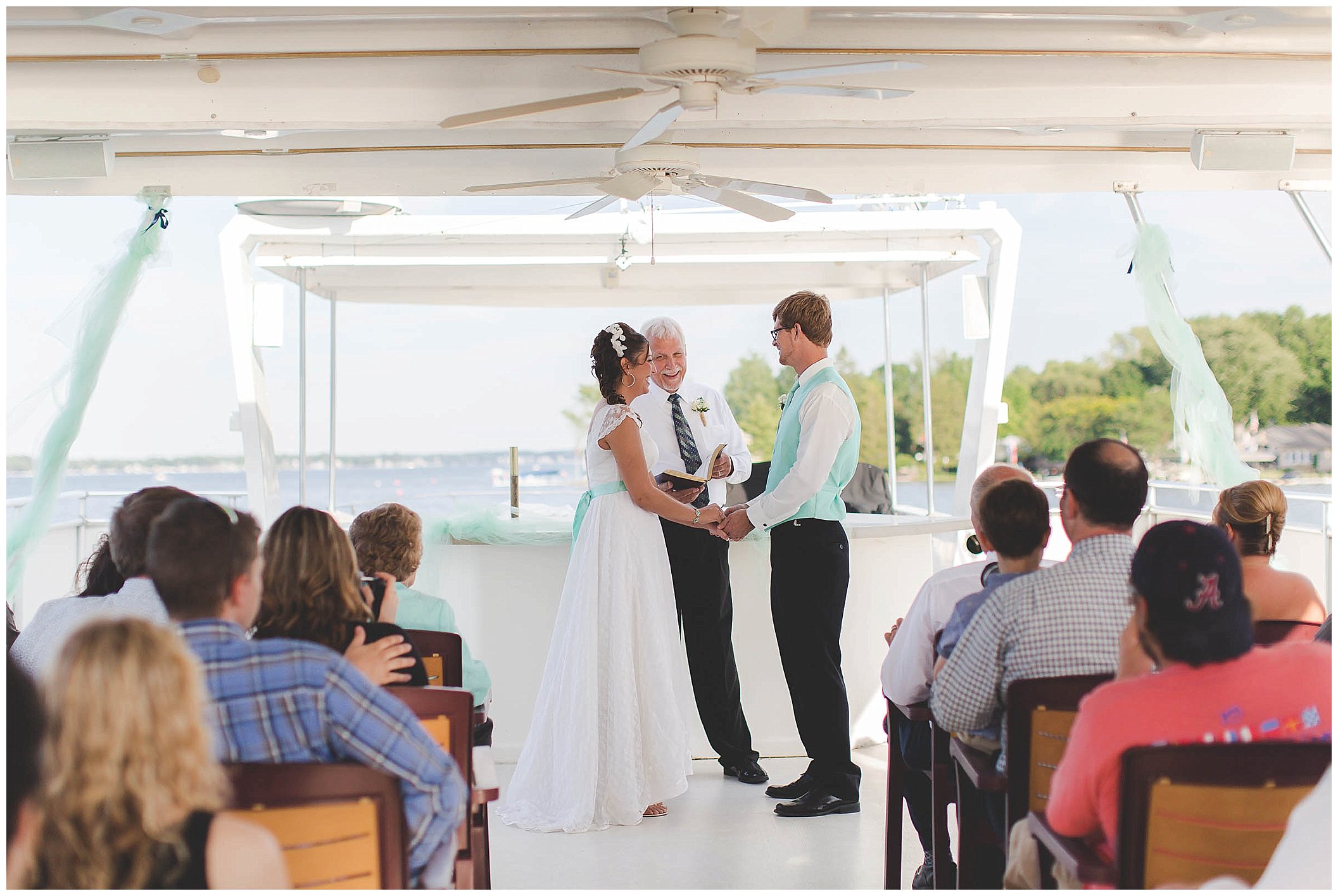Oakwood Resort boat wedding at Wawasee Lake, Syracuse Indiana Wedding Photographer_0039.jpg
