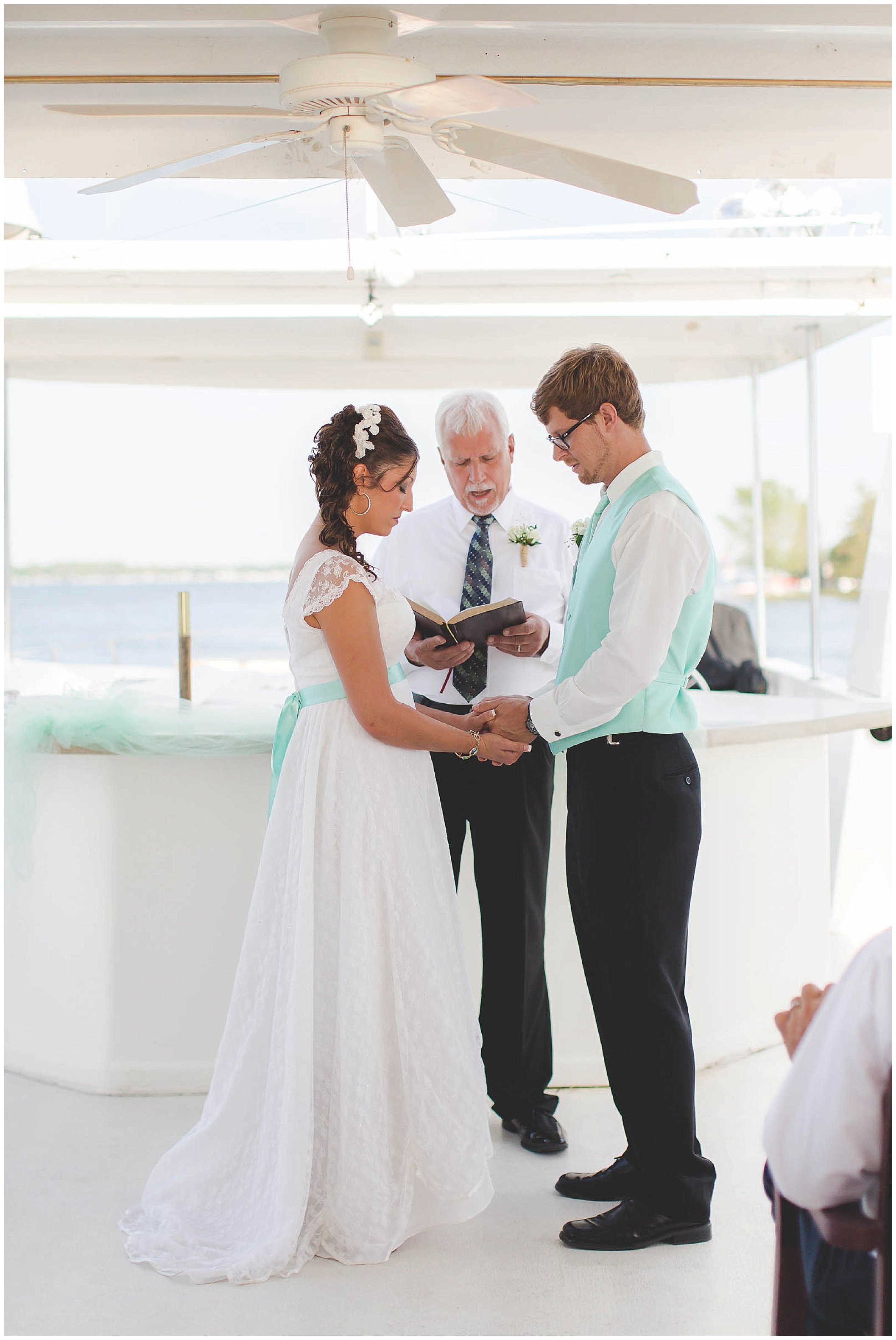 Oakwood Resort boat wedding at Wawasee Lake, Syracuse Indiana Wedding Photographer_0040.jpg