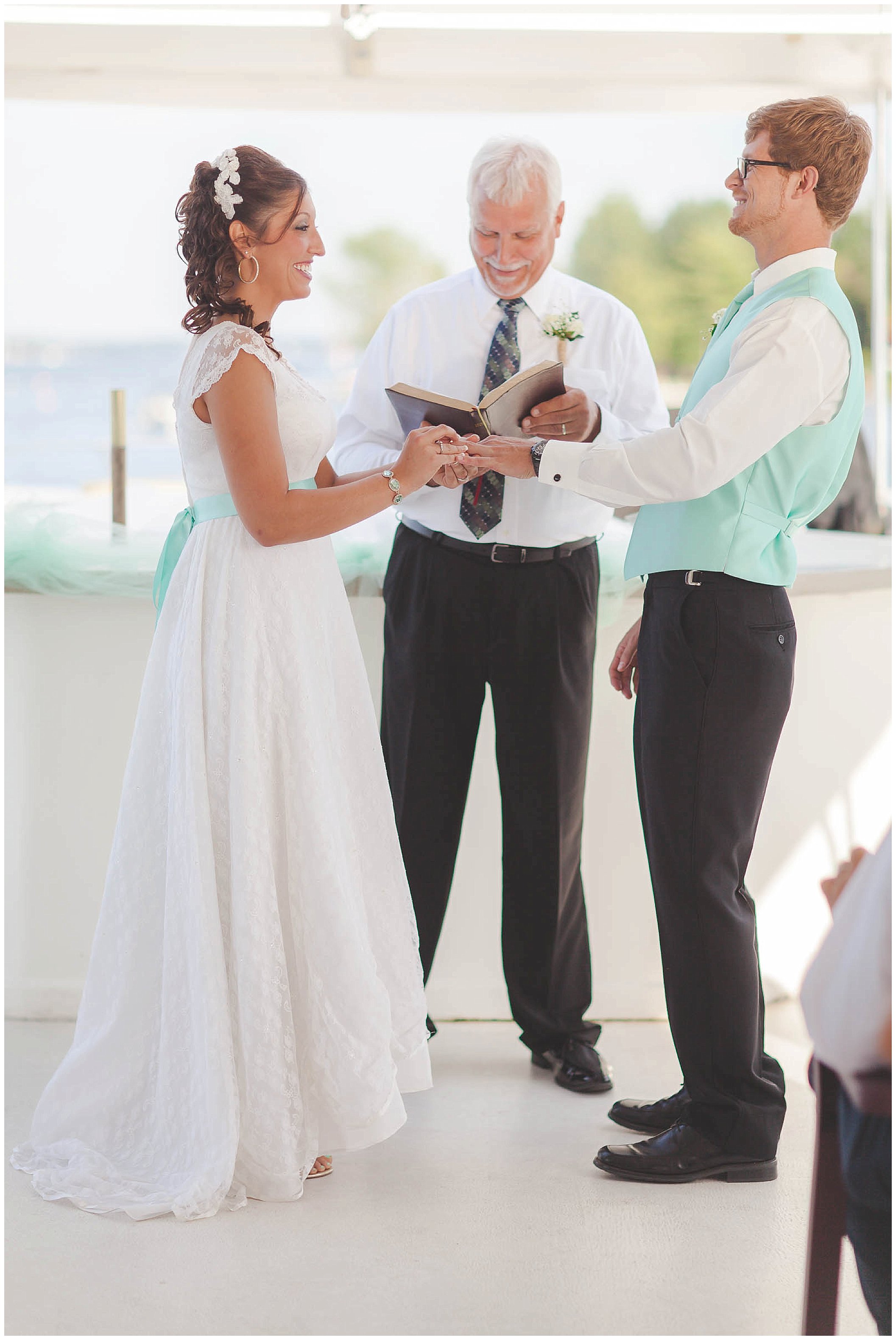 Oakwood Resort boat wedding at Wawasee Lake, Syracuse Indiana Wedding Photographer_0045.jpg