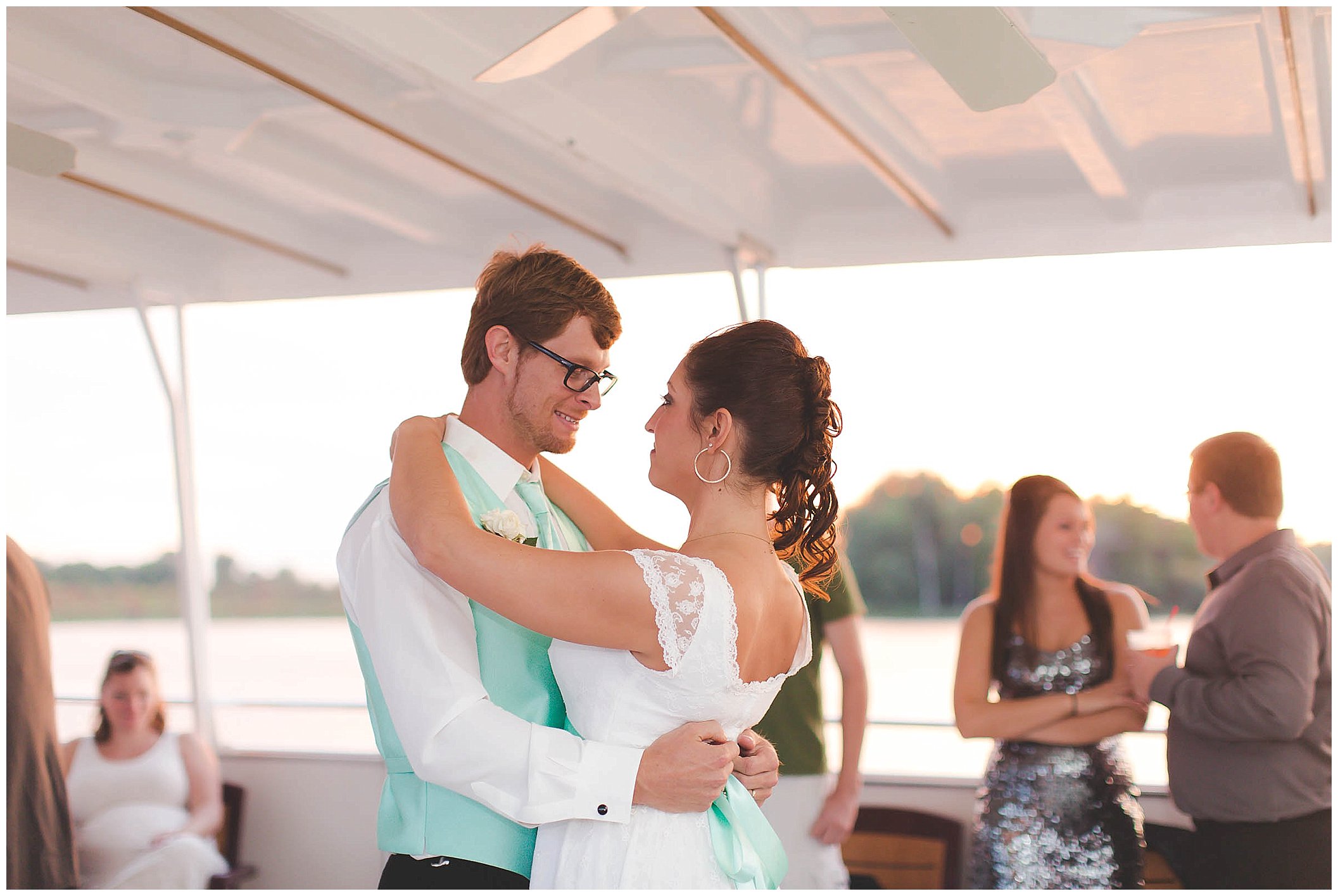 Oakwood Resort boat wedding at Wawasee Lake, Syracuse Indiana Wedding Photographer_0056.jpg