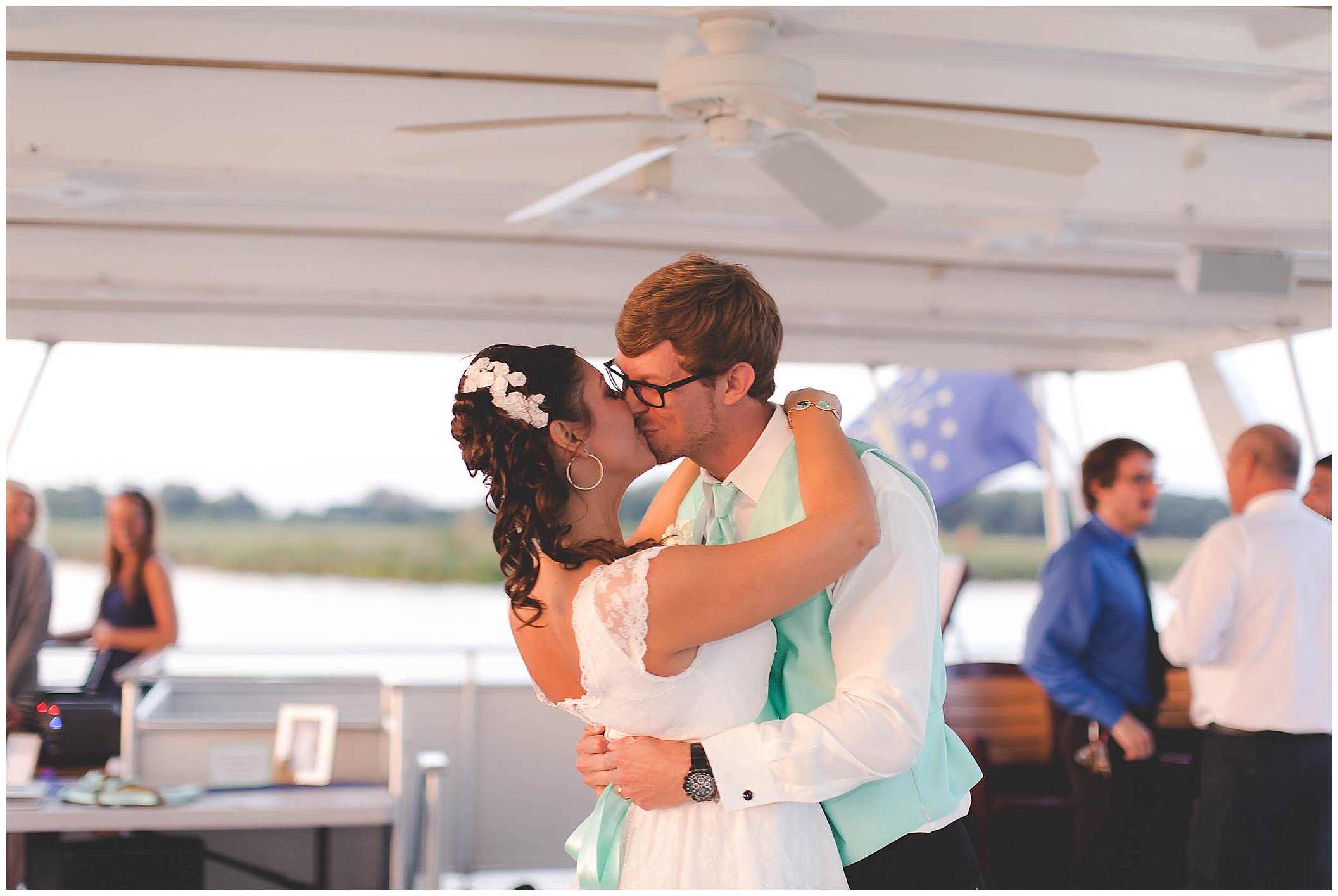 Oakwood Resort boat wedding at Wawasee Lake, Syracuse Indiana Wedding Photographer_0058.jpg