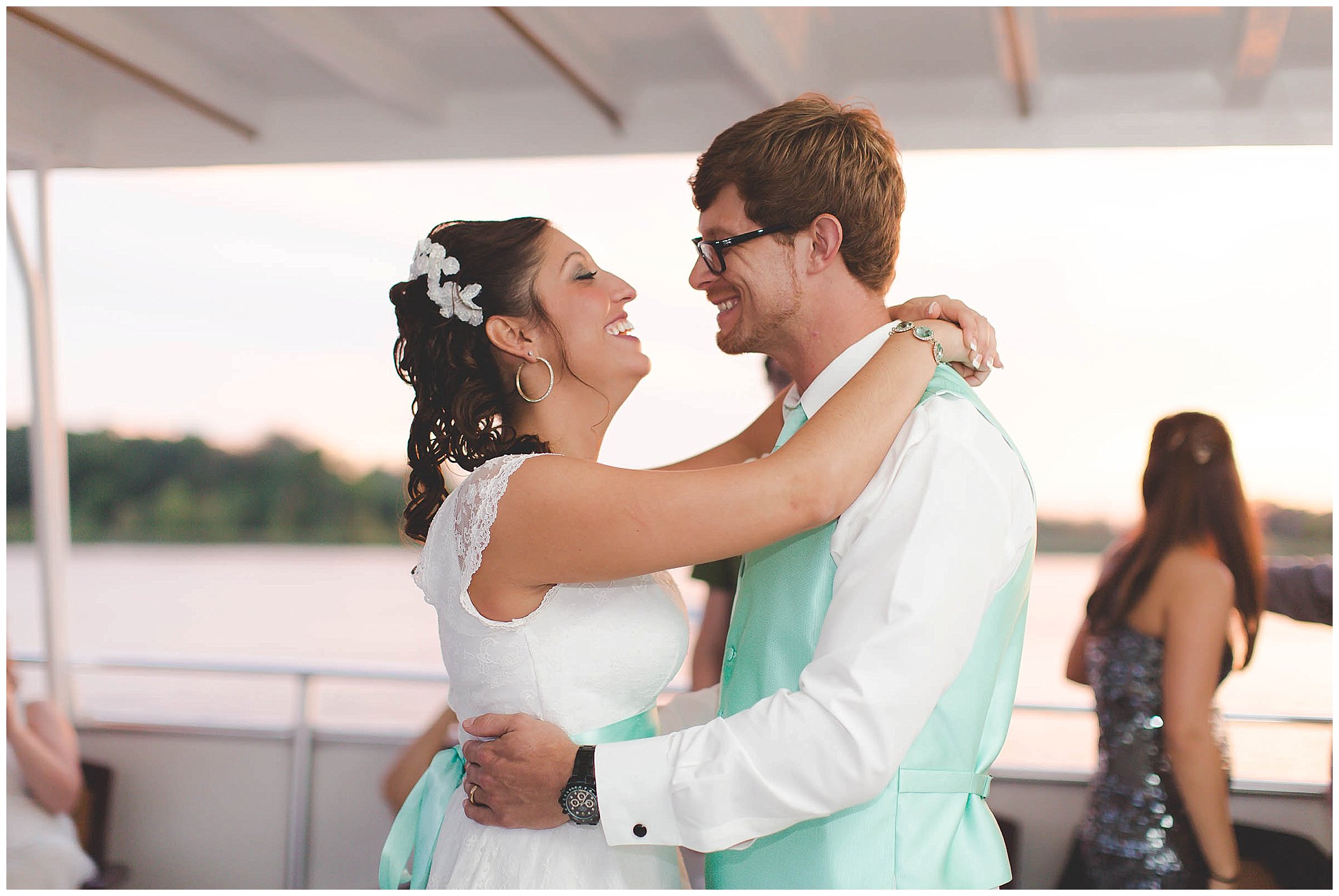 Oakwood Resort boat wedding at Wawasee Lake, Syracuse Indiana Wedding Photographer_0060.jpg