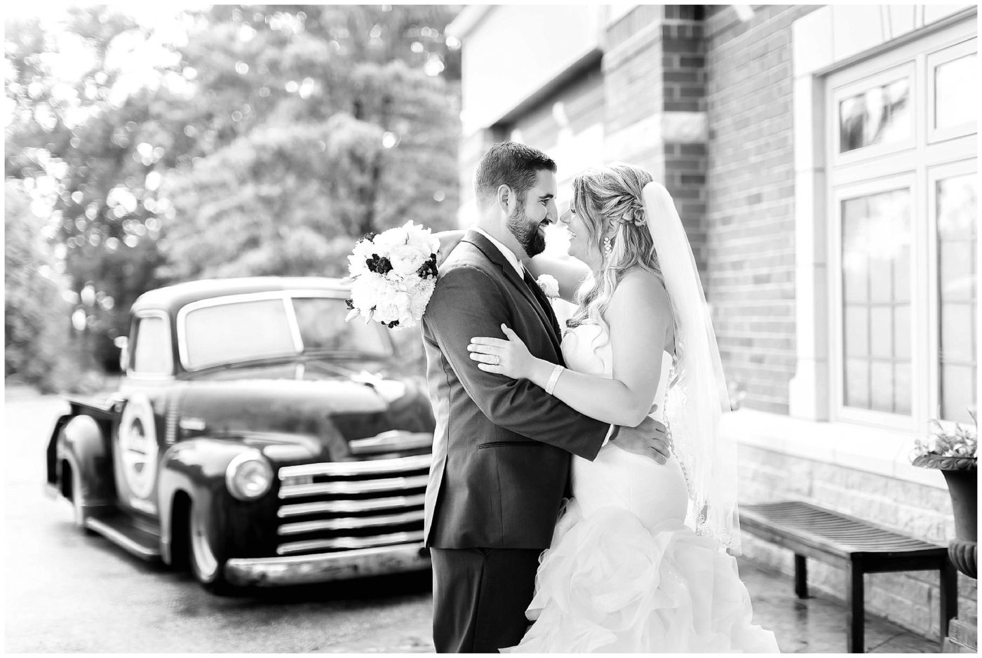 Gorgeous and Elegant wedding at The Landmark in Fort Wayne Indiana, Fort Wayne Wedding Photographer_0055