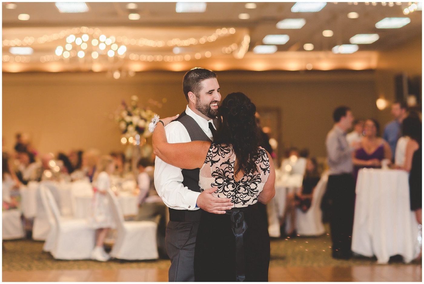 Gorgeous and Elegant wedding at The Landmark in Fort Wayne Indiana, Fort Wayne Wedding Photographer_0094