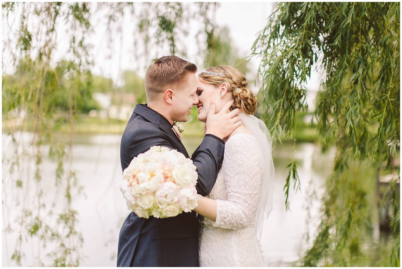Gorgeous ouside wedding at Lakeside Park and Rose Garden in Fort Wayne Indiana_0031