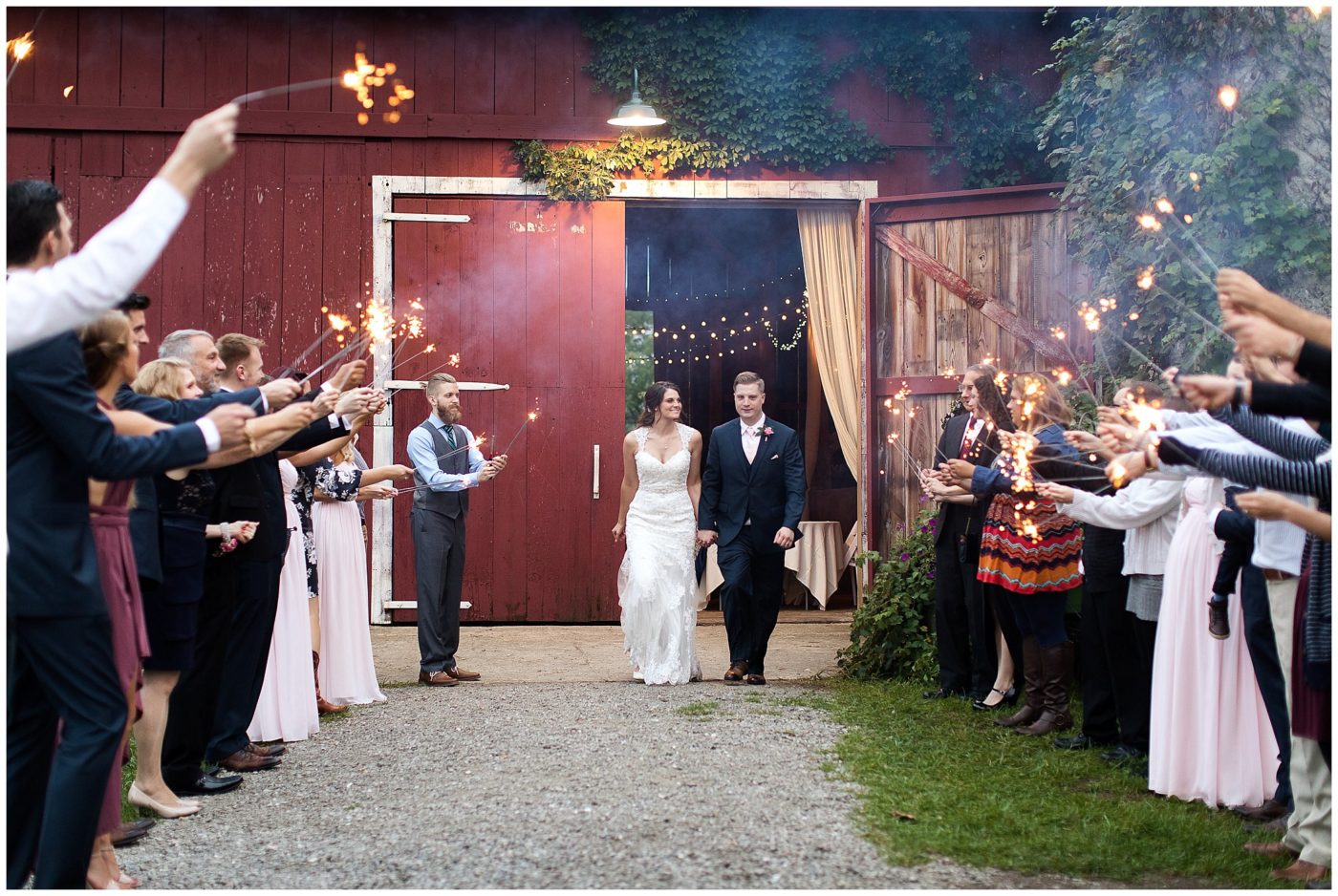 rustic-and-elegant-barn-wedding-at-marian-hills-farm-fort-wayne-wedding-photography_0070