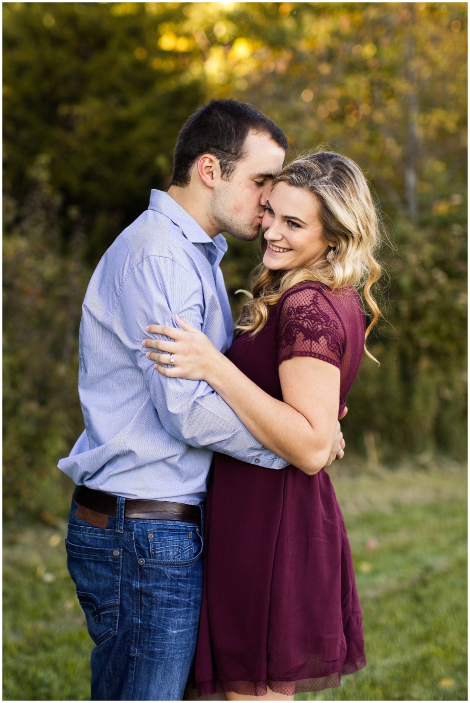 cozy-and-country-fall-engagement-session-in-fort-wayne-indiana-fort-wayne-wedding-photographer_0002