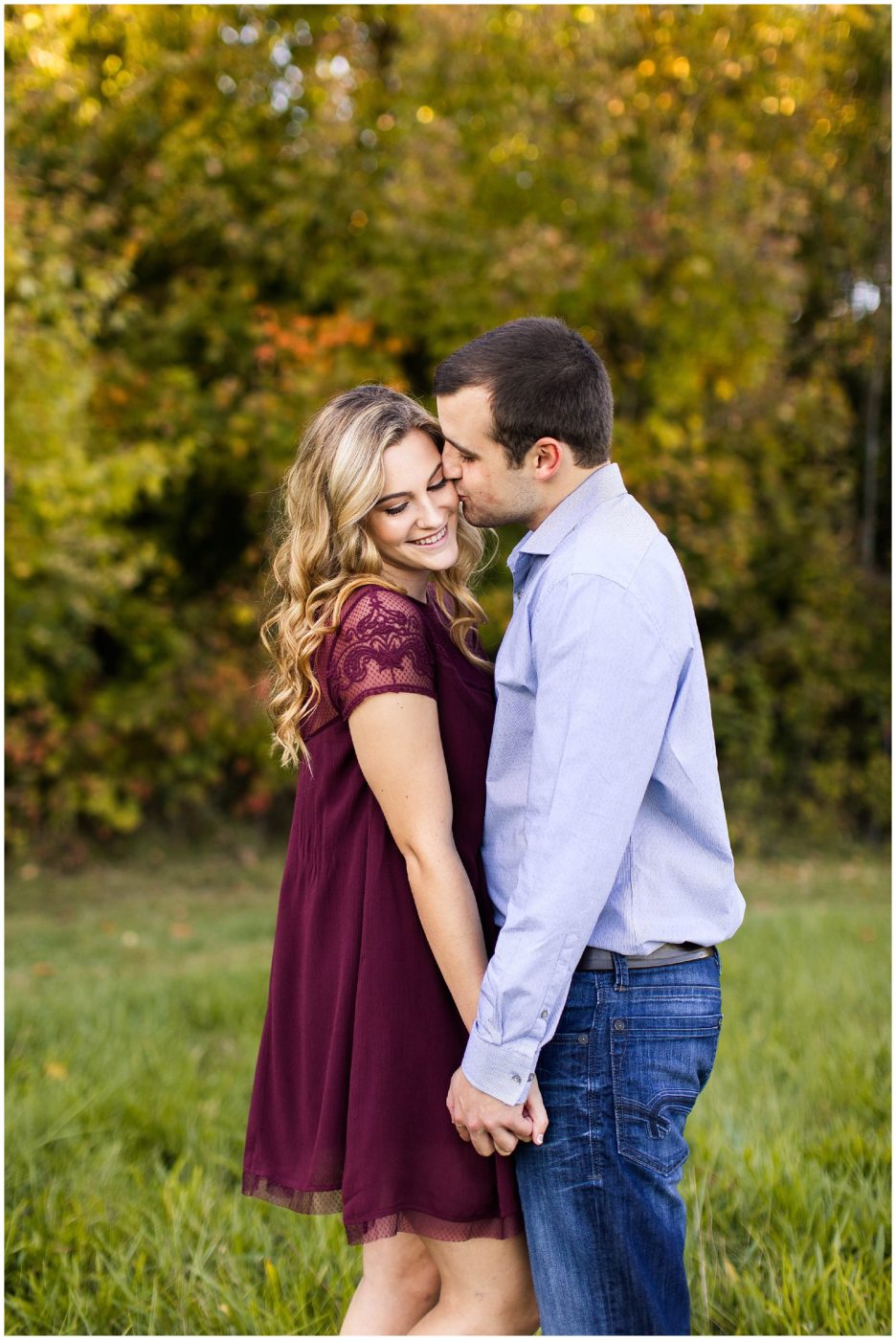 cozy-and-country-fall-engagement-session-in-fort-wayne-indiana-fort-wayne-wedding-photographer_0005