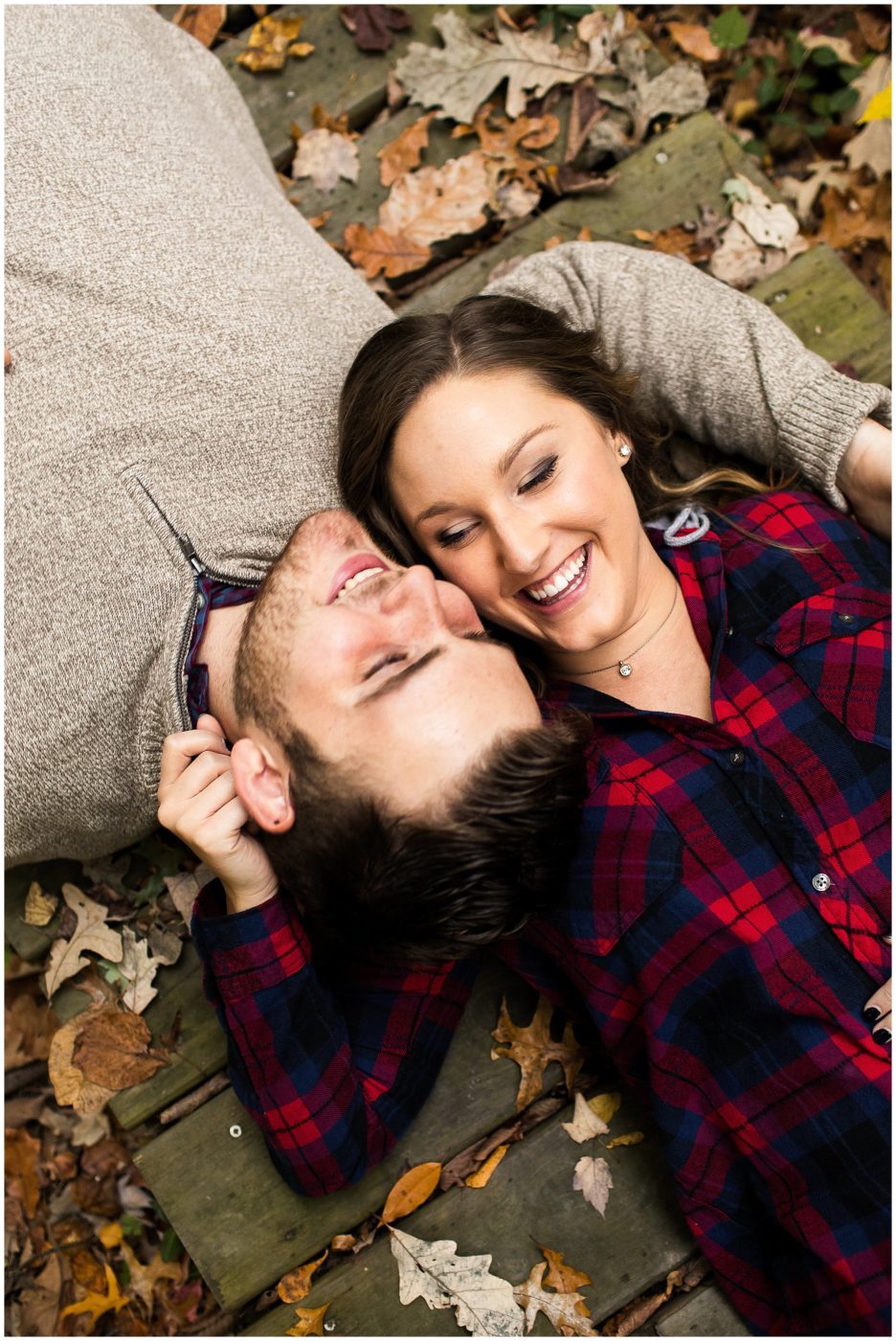 cozy-fall-engagement-session-in-the-woods-fort-wayne-wedding-photographer_0021