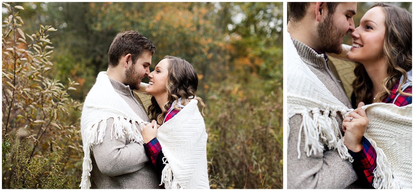 cozy-fall-engagement-session-in-the-woods-fort-wayne-wedding-photographer_0023