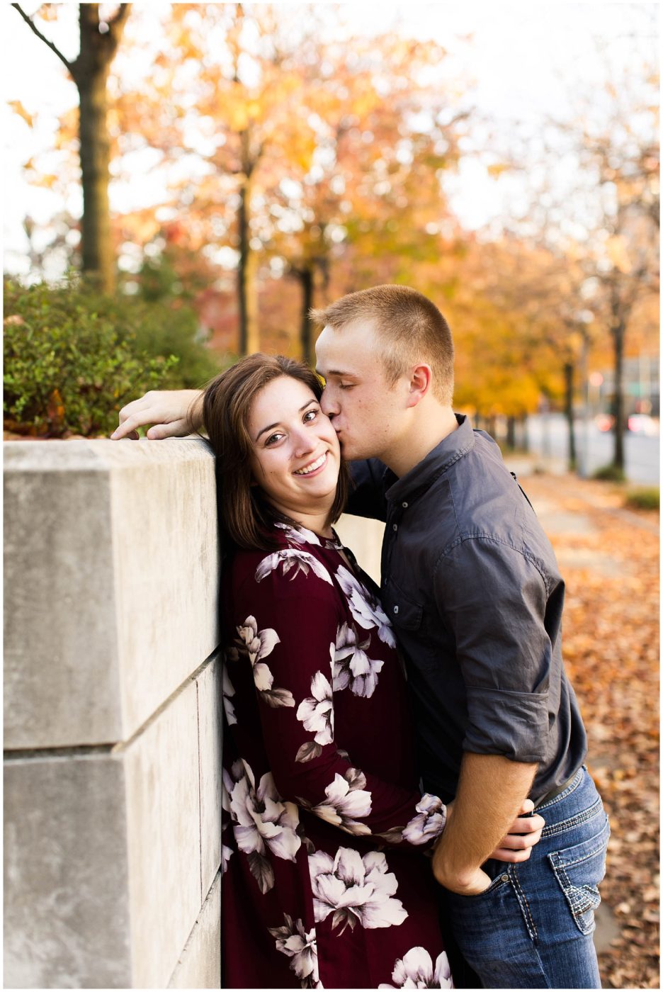 fall-engagement-session-at-headwater-park-downtown-fort-wayne-fort-wayne-wedding-photographer_0014