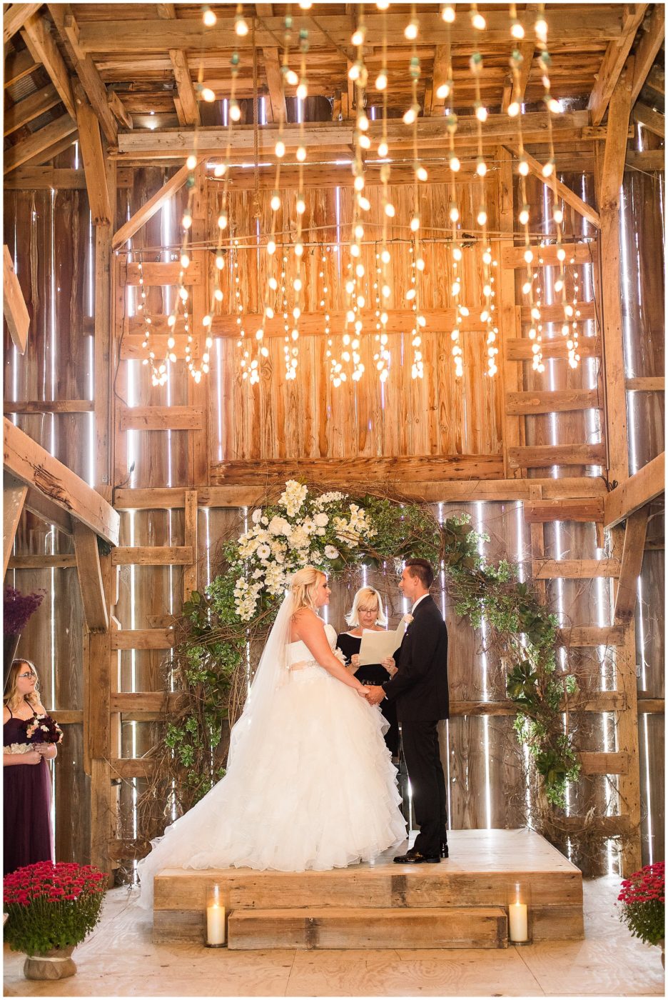 stunning-and-rustic-barn-wedding-at-the-barn-on-boundary-muncie-wedding-photographer_0016