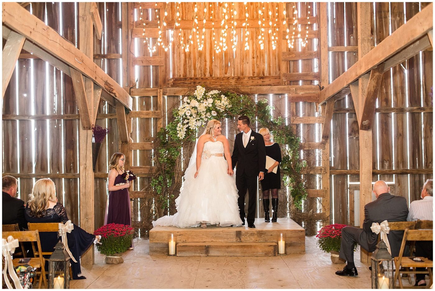 stunning-and-rustic-barn-wedding-at-the-barn-on-boundary-muncie-wedding-photographer_0018