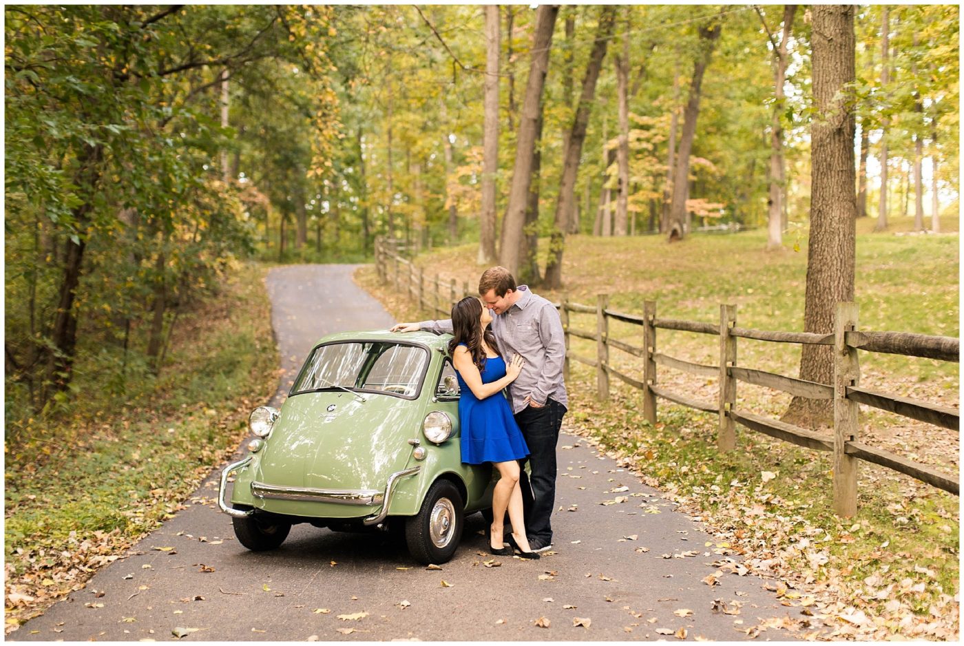 vintage-car-engagement-photos-in-the-fall-angola-wedding-photographer_0001