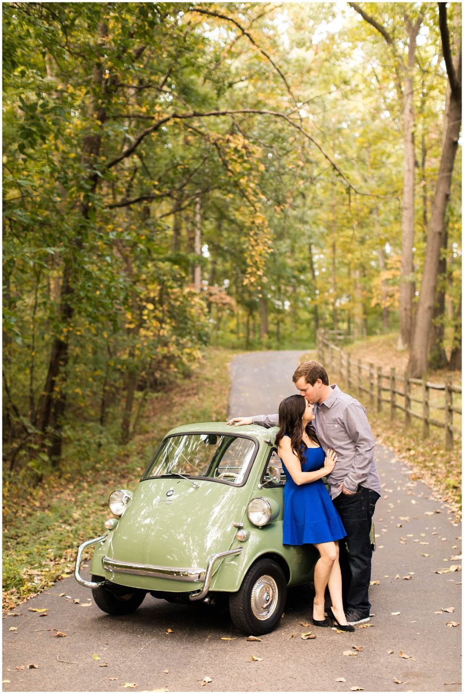 vintage-car-engagement-photos-in-the-fall-angola-wedding-photographer_0002