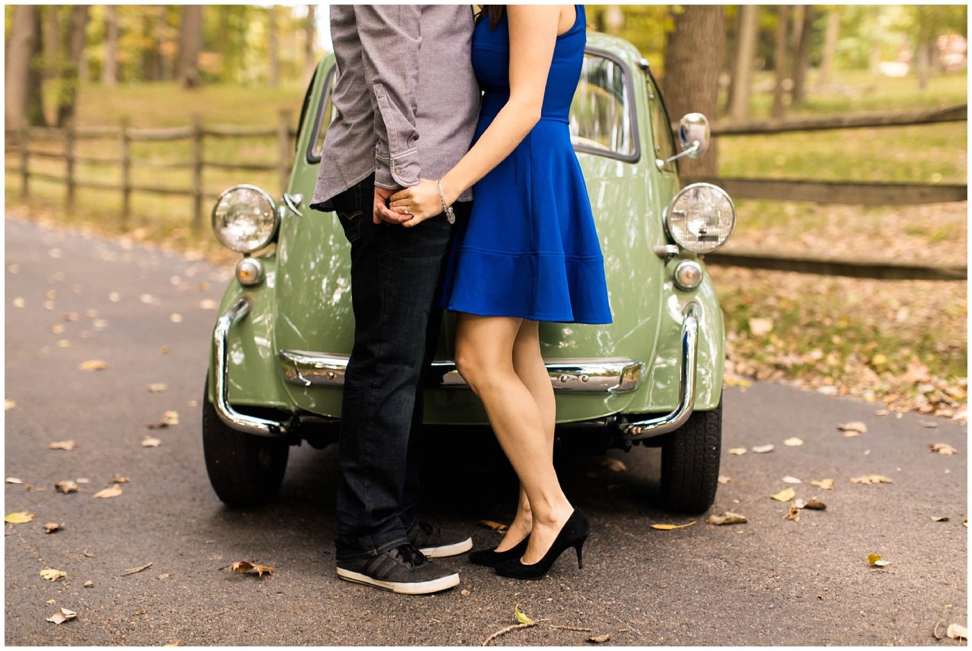 vintage-car-engagement-photos-in-the-fall-angola-wedding-photographer_0003
