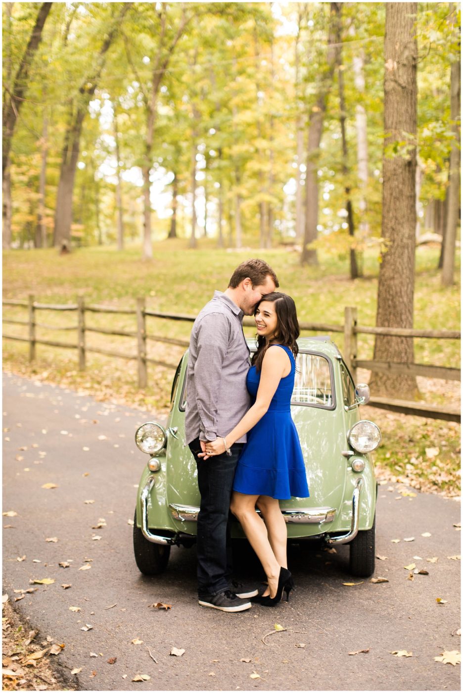 vintage-car-engagement-photos-in-the-fall-angola-wedding-photographer_0004