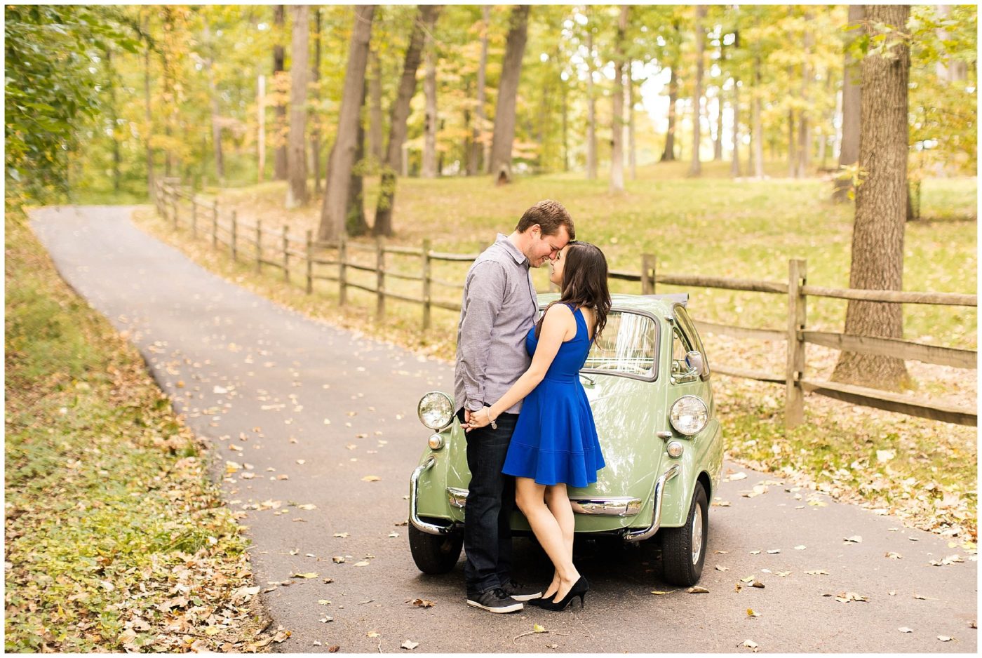 vintage-car-engagement-photos-in-the-fall-angola-wedding-photographer_0005