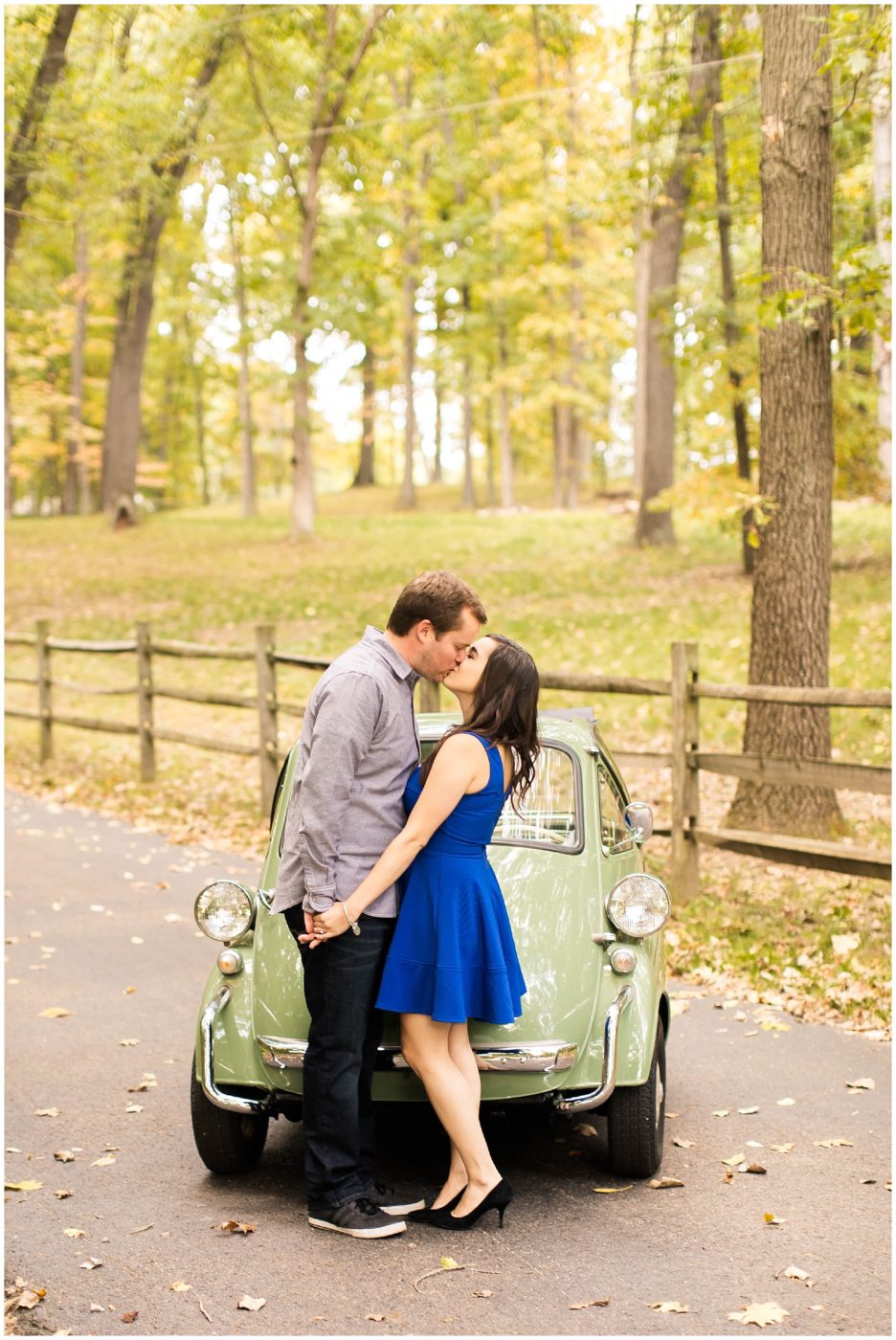 vintage-car-engagement-photos-in-the-fall-angola-wedding-photographer_0006