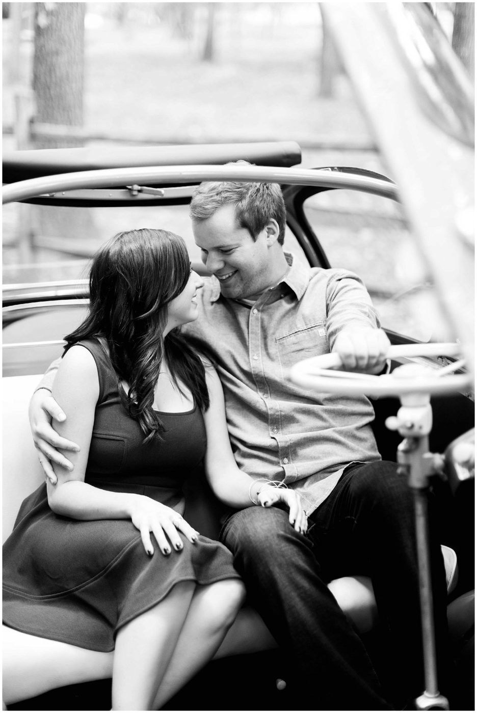 vintage-car-engagement-photos-in-the-fall-angola-wedding-photographer_0008